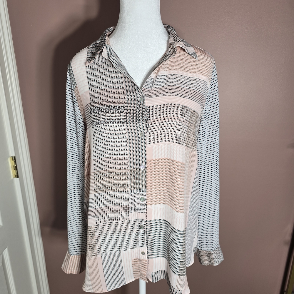 Rose‎ + Olive Flowy Button Front Top Sz M Pink Geometric 3/4 Sleeve Blouse